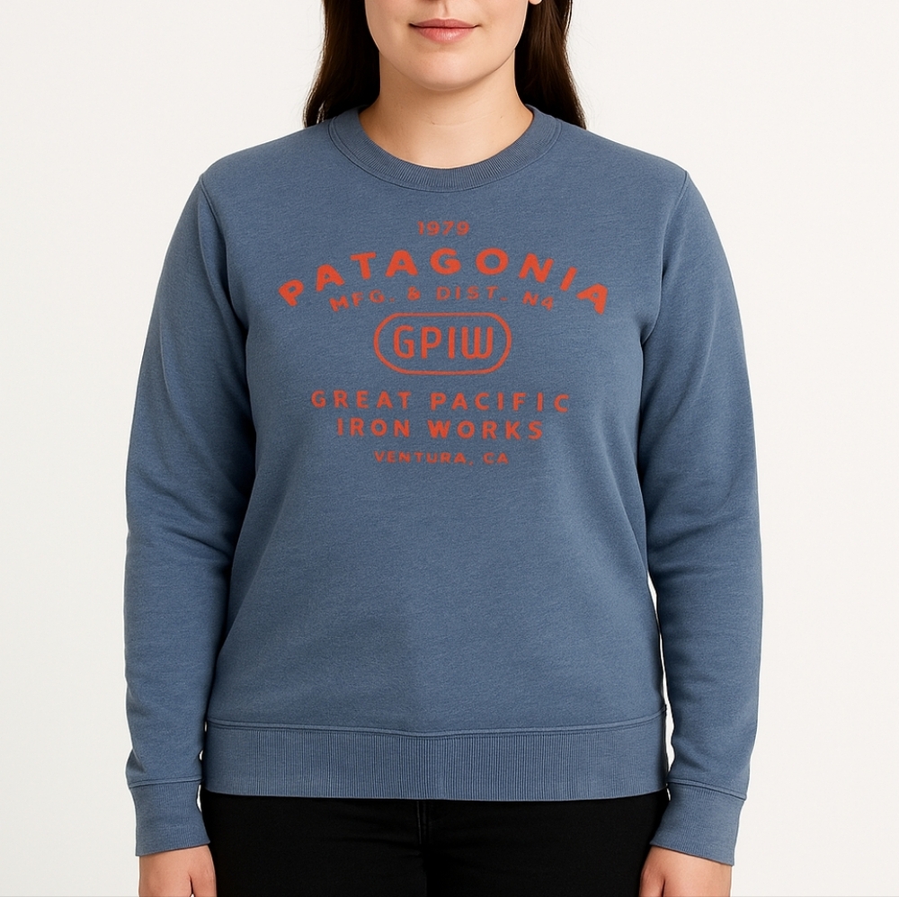 Patagonia Men's XS Crewneck Sweater in Blue with Red Logo Fits Women's Small